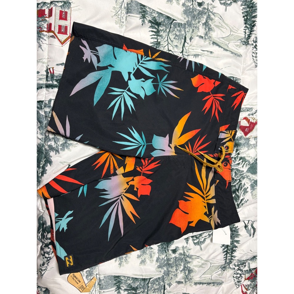 Billabong Swim Shorts swim wear Men's or youth Black Tropical Leaf Print - Picture 2 of 9